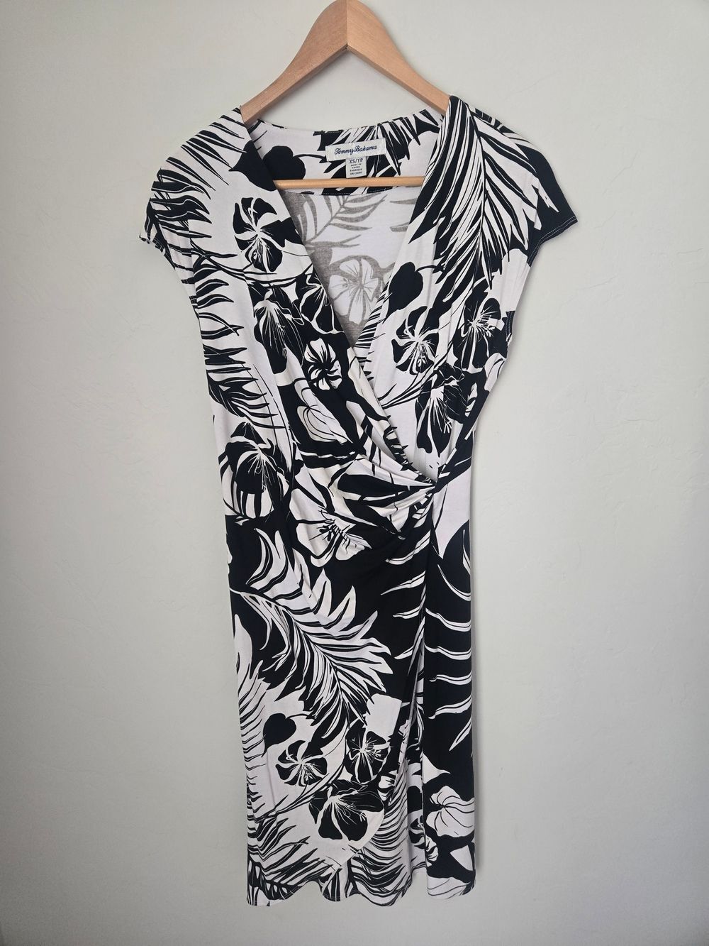 Tommy Bahama Black & White Floral Wrap Dress. Size XS